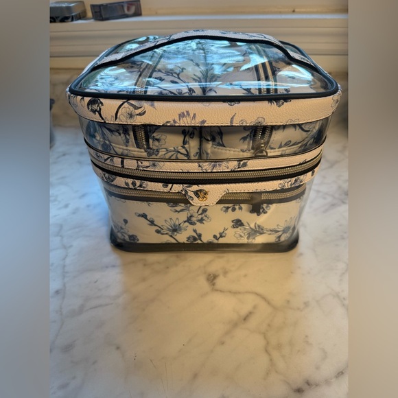 Victoria's Secret Handbags - Victoria Secret 4 piece Cosmetic Bag